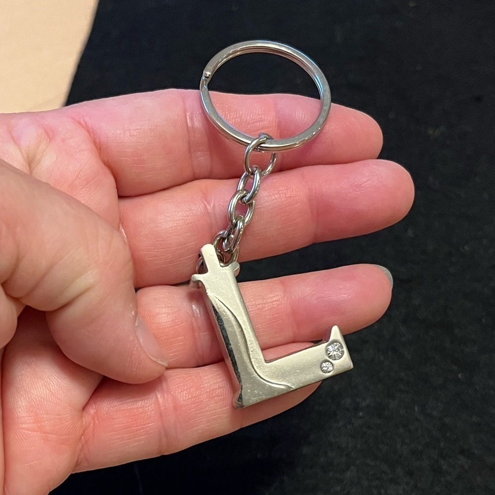 Silver Initial 'L' Keychain - Picture 6 of 11